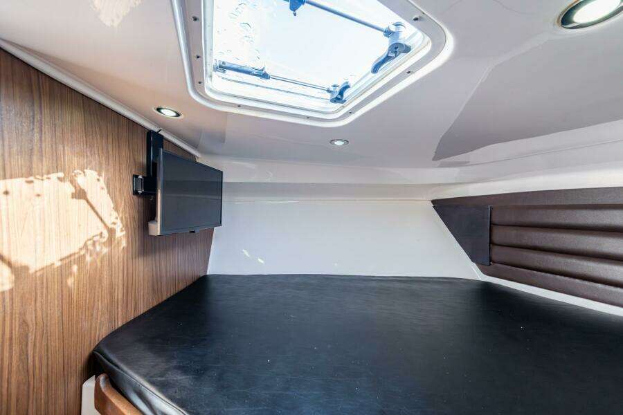 KIRBY 107 35ft Everglades Yacht For Sale
