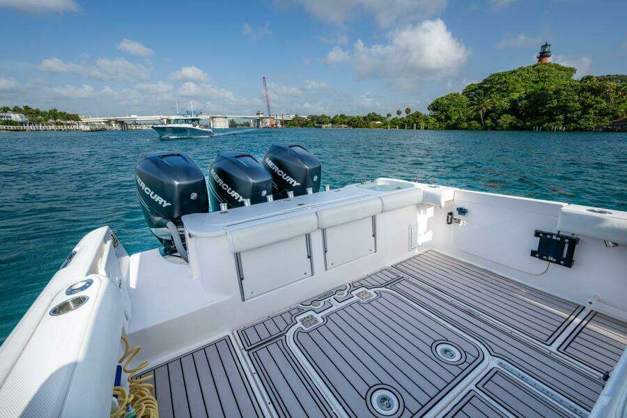 KIRBY 107 35ft Everglades Yacht For Sale