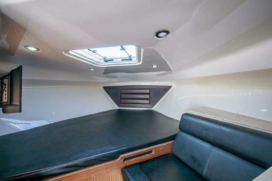 KIRBY 107 35ft Everglades Yacht For Sale