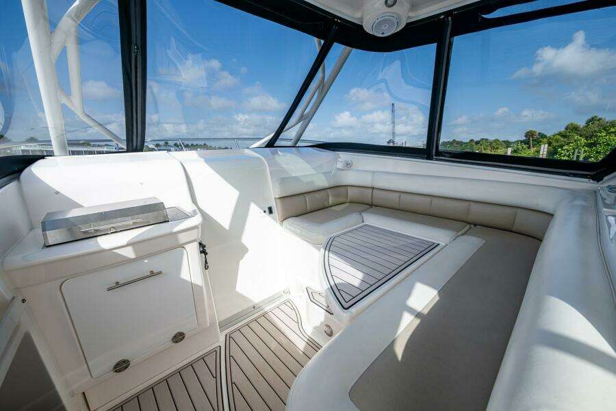 KIRBY 107 35ft Everglades Yacht For Sale