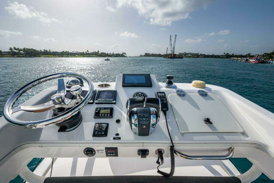 KIRBY 107 35ft Everglades Yacht For Sale