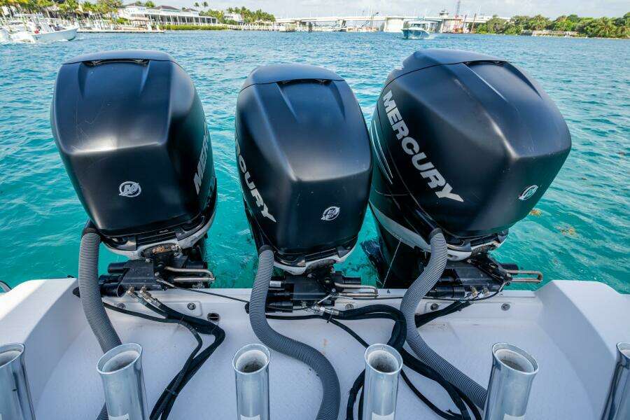 KIRBY 107 35ft Everglades Yacht For Sale