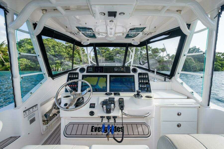 KIRBY 107 35ft Everglades Yacht For Sale