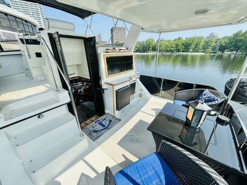 LIQUID ASSET 38ft Carver Yacht For Sale