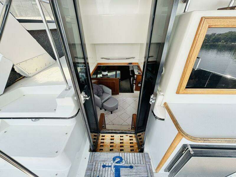 LIQUID ASSET 38ft Carver Yacht For Sale