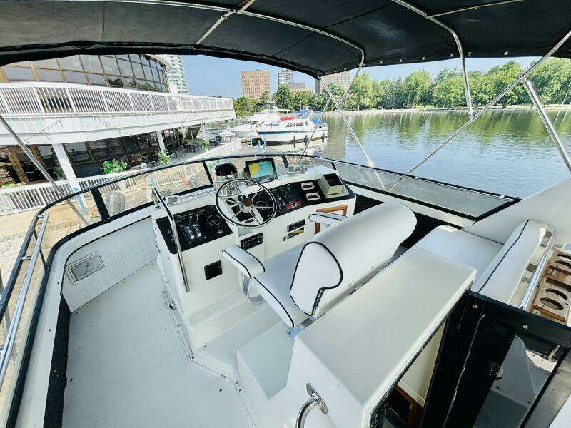 LIQUID ASSET 38ft Carver Yacht For Sale