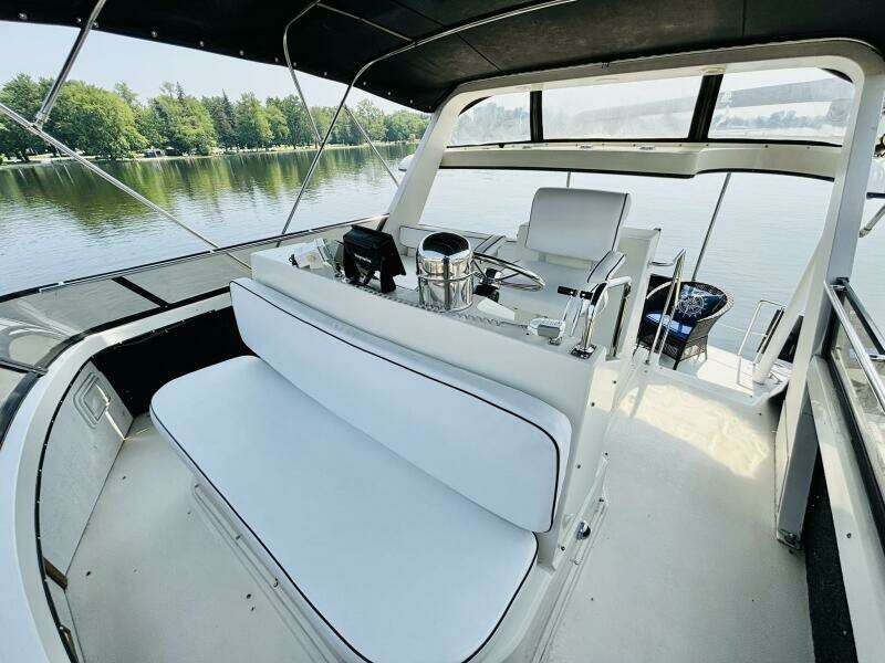 LIQUID ASSET 38ft Carver Yacht For Sale
