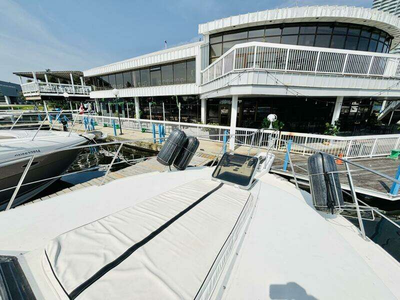 LIQUID ASSET 38ft Carver Yacht For Sale