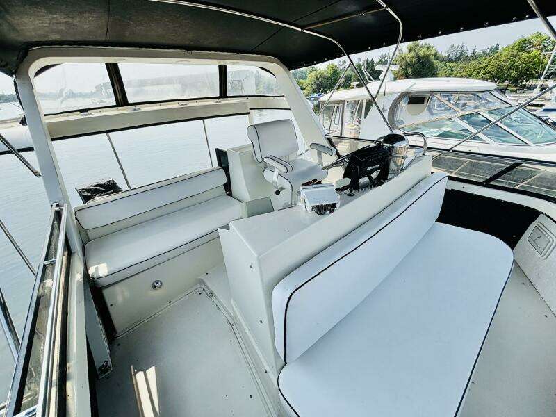 LIQUID ASSET 38ft Carver Yacht For Sale
