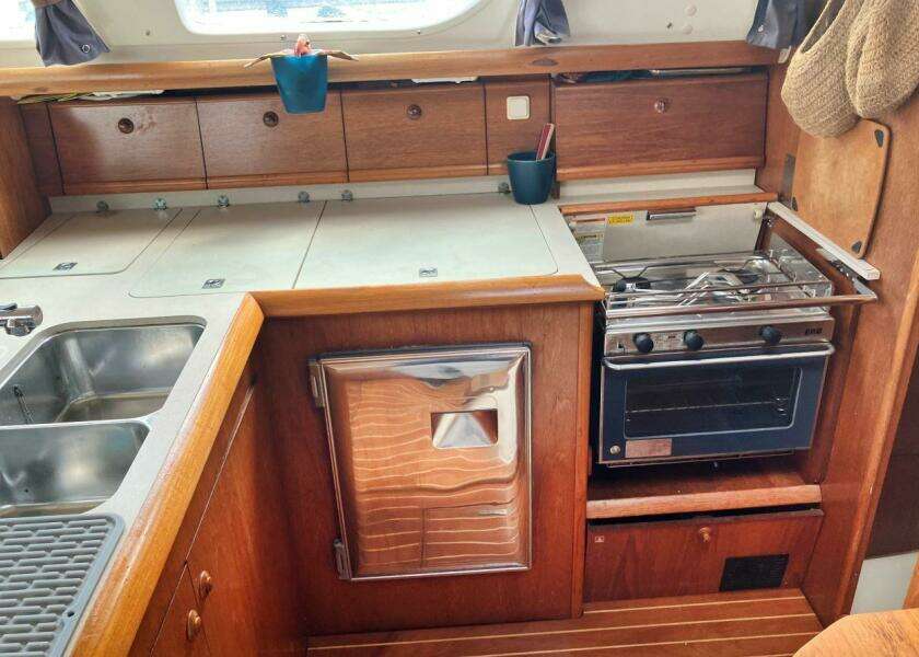 43ft Jeanneau Yacht For Sale
