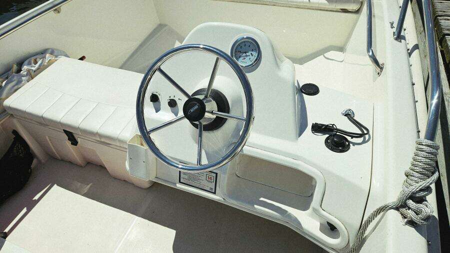 17ft Boston Whaler Yacht For Sale
