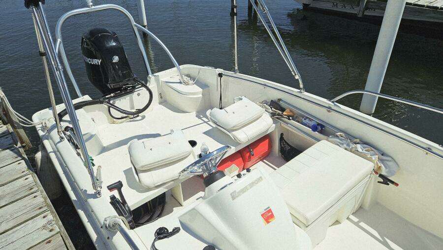 17ft Boston Whaler Yacht For Sale