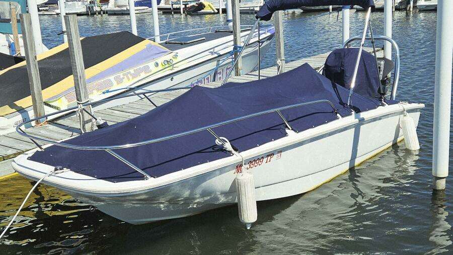 17ft Boston Whaler Yacht For Sale