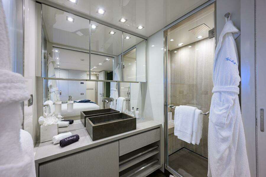 Starboard Guest Ensuite