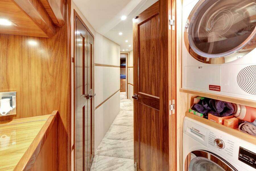 2019 Viking 68 CNV 