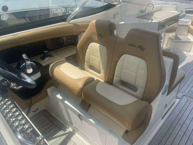 35ft Sea Ray Yacht For Sale