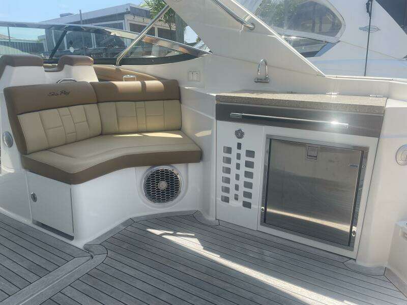 35ft Sea Ray Yacht For Sale