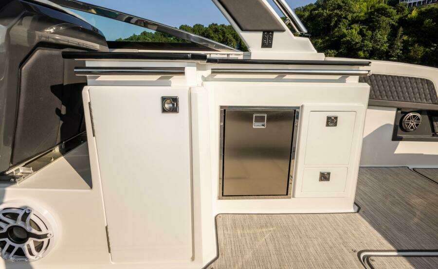 33ft Cobalt Yacht For Sale