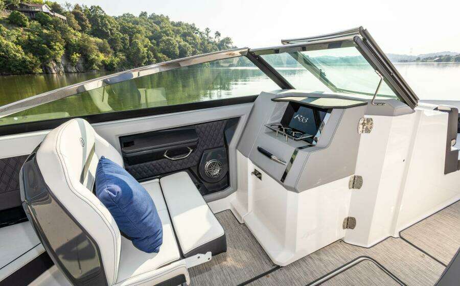 33ft Cobalt Yacht For Sale