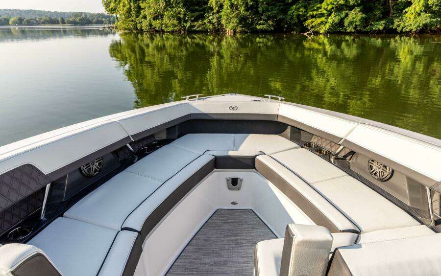 33ft Cobalt Yacht For Sale