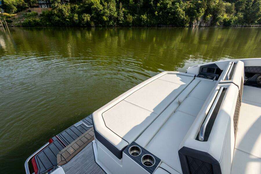 33ft Cobalt Yacht For Sale