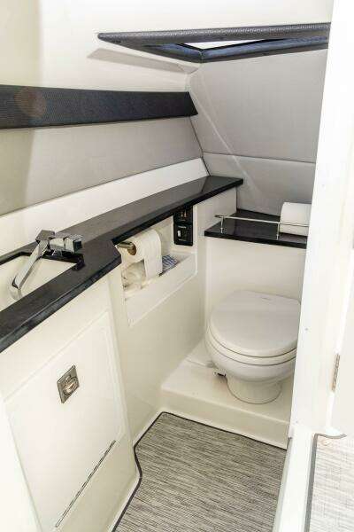 33ft Cobalt Yacht For Sale