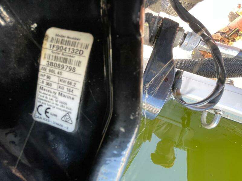 16ft Boston Whaler Yacht For Sale