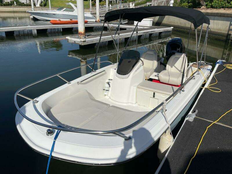 16ft Boston Whaler Yacht For Sale