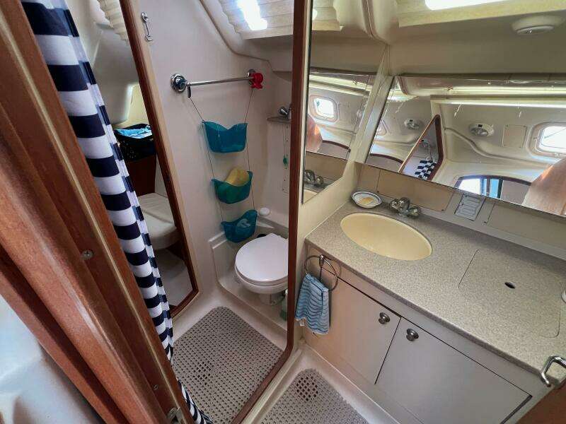 Pursuit 38ft Hunter Yacht For Sale