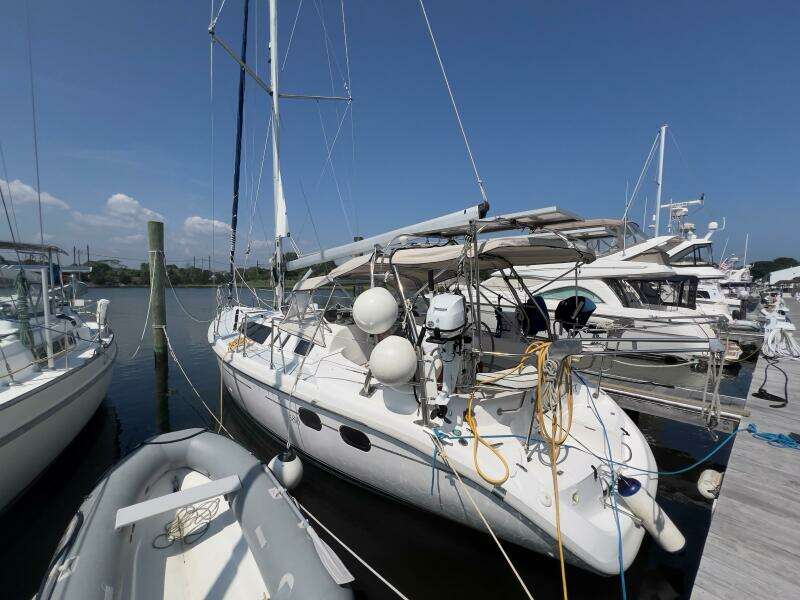 Pursuit 38ft Hunter Yacht For Sale