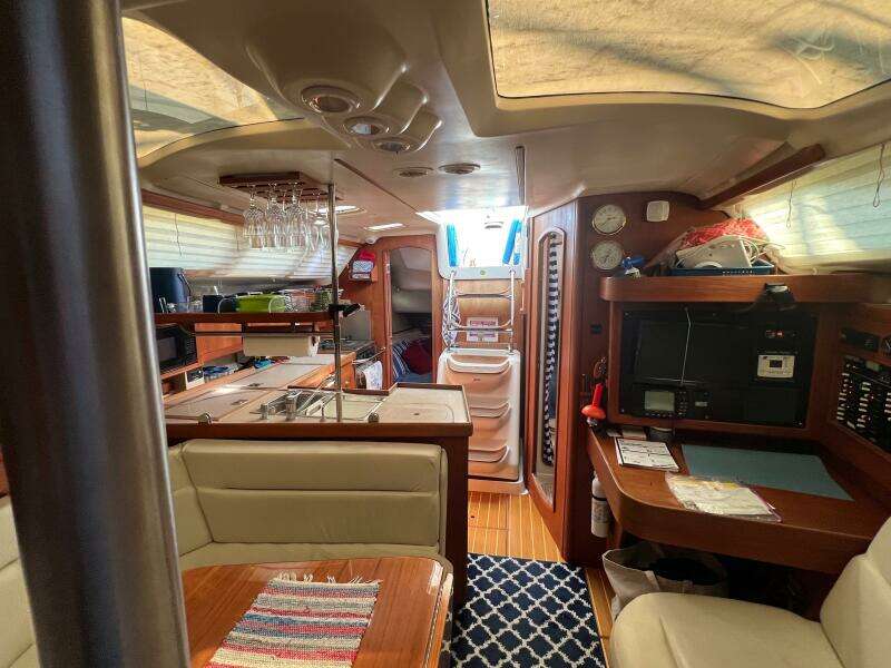Pursuit 38ft Hunter Yacht For Sale