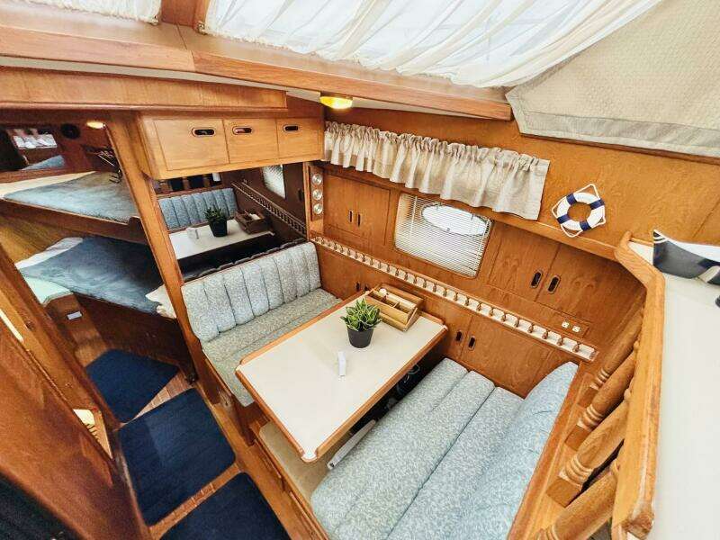 MISS DAISY 35ft President Yacht For Sale