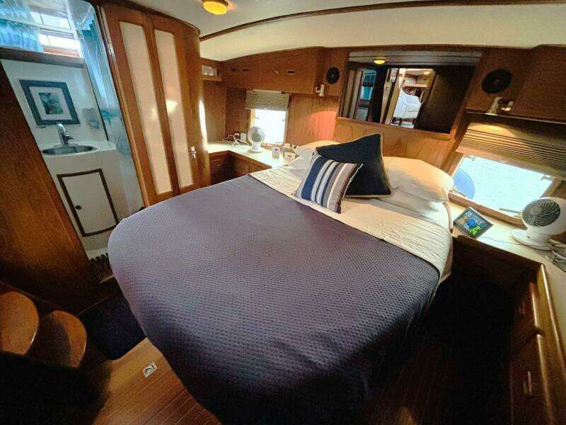 MISS DAISY 35ft President Yacht For Sale
