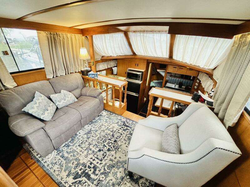 MISS DAISY 35ft President Yacht For Sale