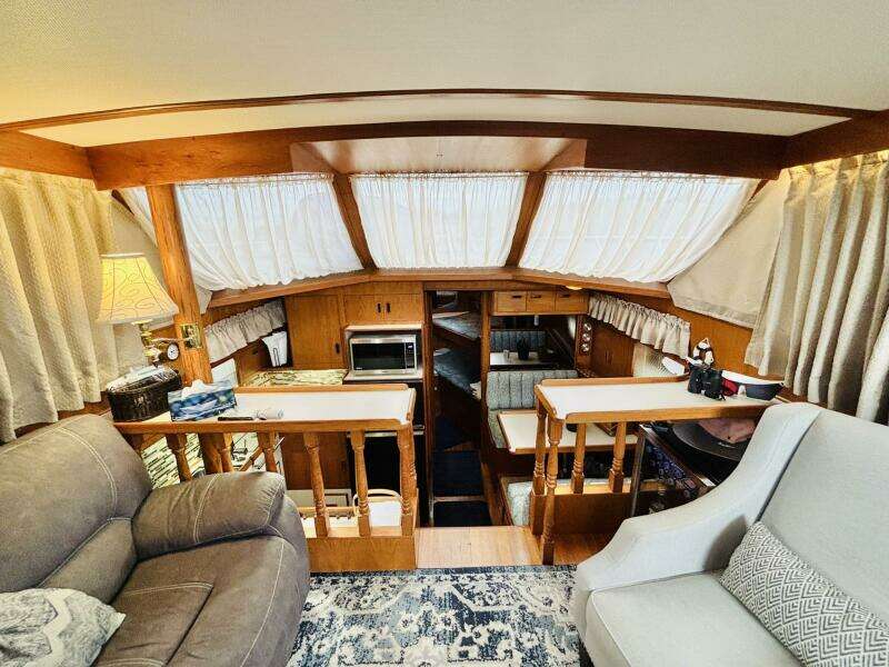 MISS DAISY 35ft President Yacht For Sale