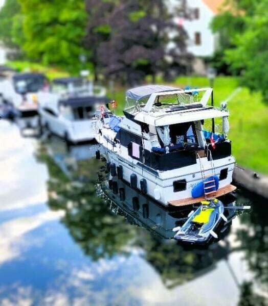 MISS DAISY 35ft President Yacht For Sale