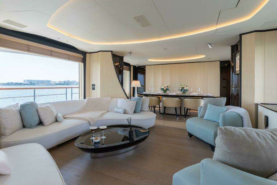 Main Salon Looking Fwd