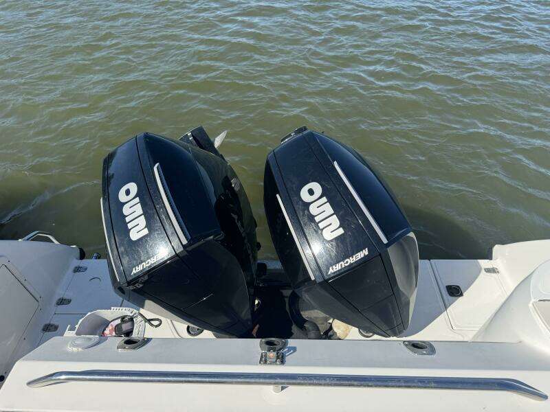 28ft Boston Whaler Yacht For Sale