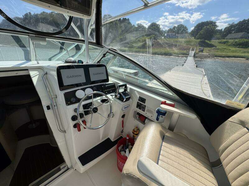 28ft Boston Whaler Yacht For Sale