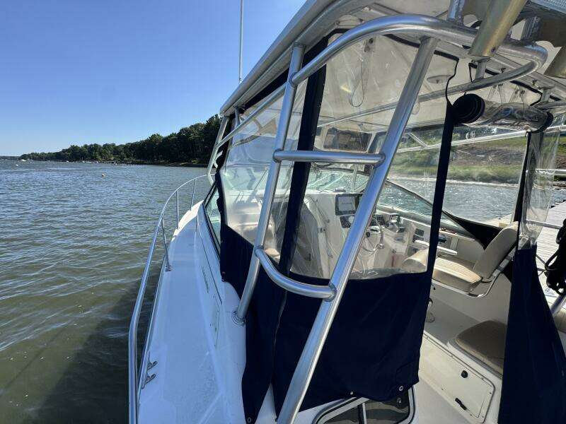 28ft Boston Whaler Yacht For Sale