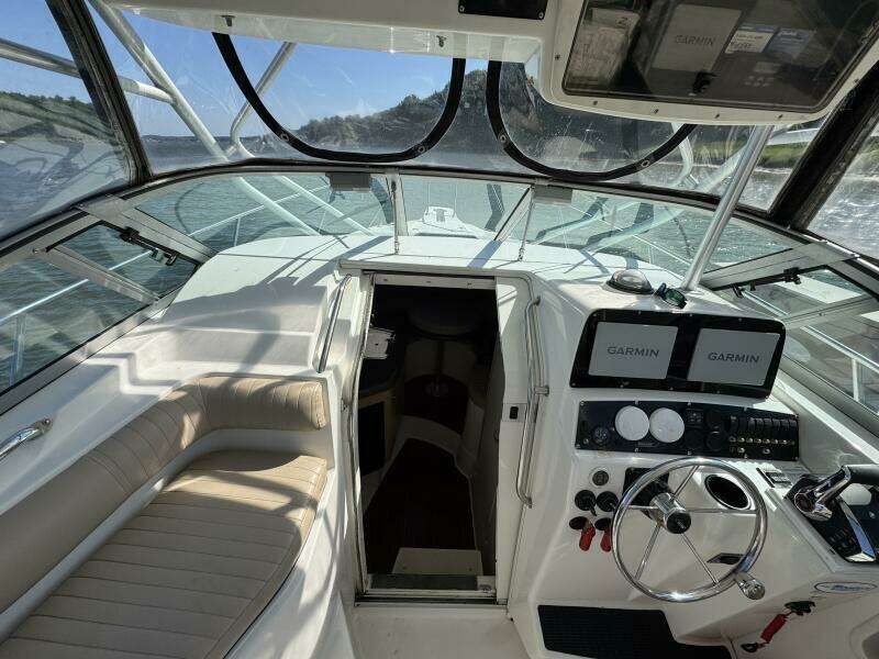 28ft Boston Whaler Yacht For Sale