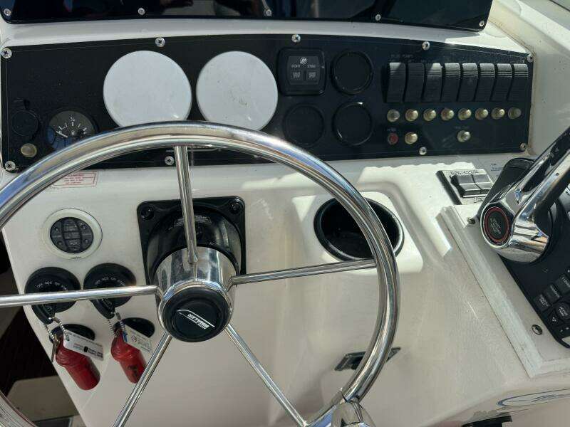 28ft Boston Whaler Yacht For Sale