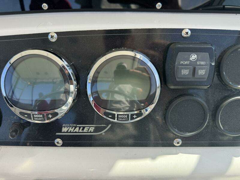 28ft Boston Whaler Yacht For Sale