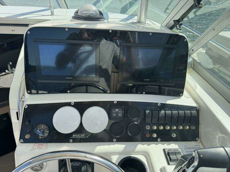 28ft Boston Whaler Yacht For Sale