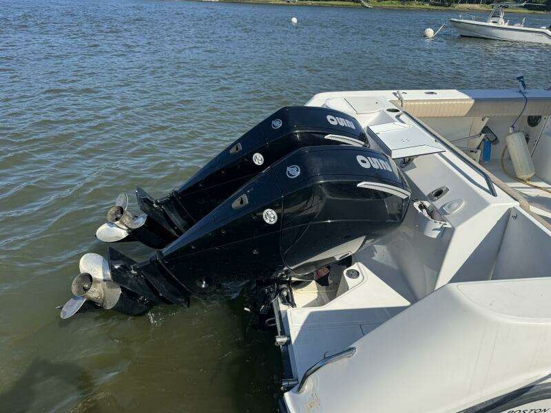 28ft Boston Whaler Yacht For Sale