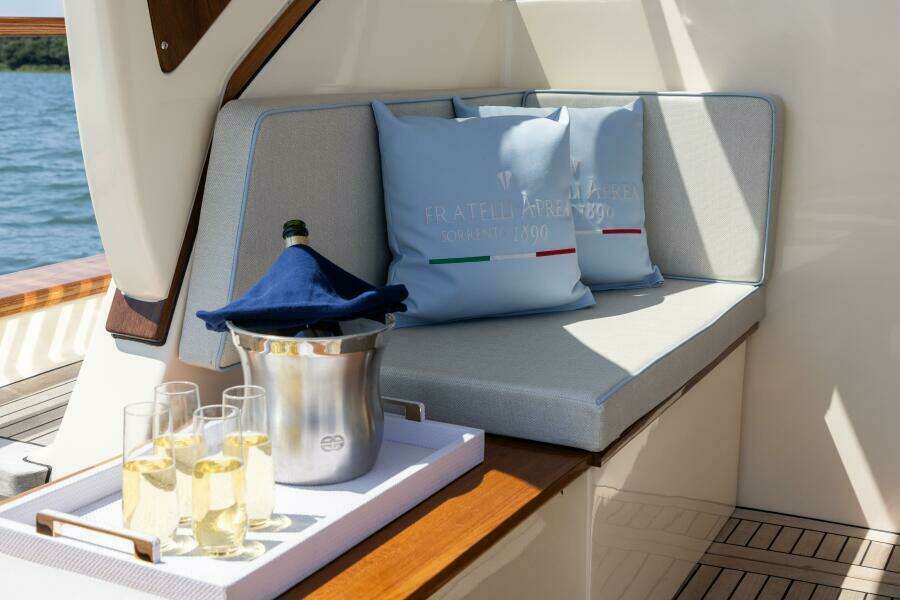 32ft Fratelli Aprea Yacht For Sale