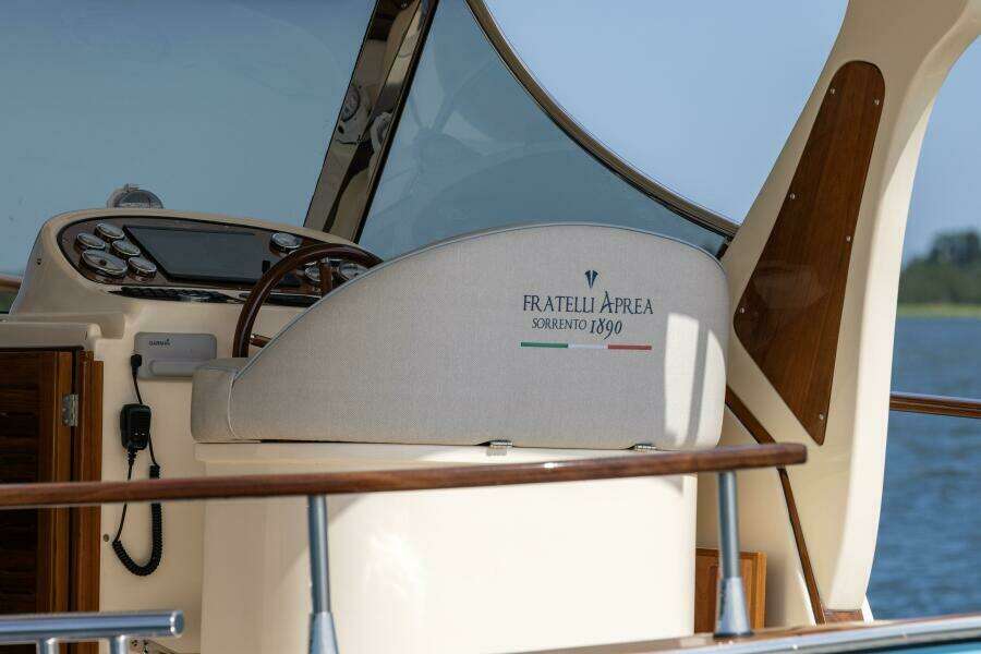 32ft Fratelli Aprea Yacht For Sale