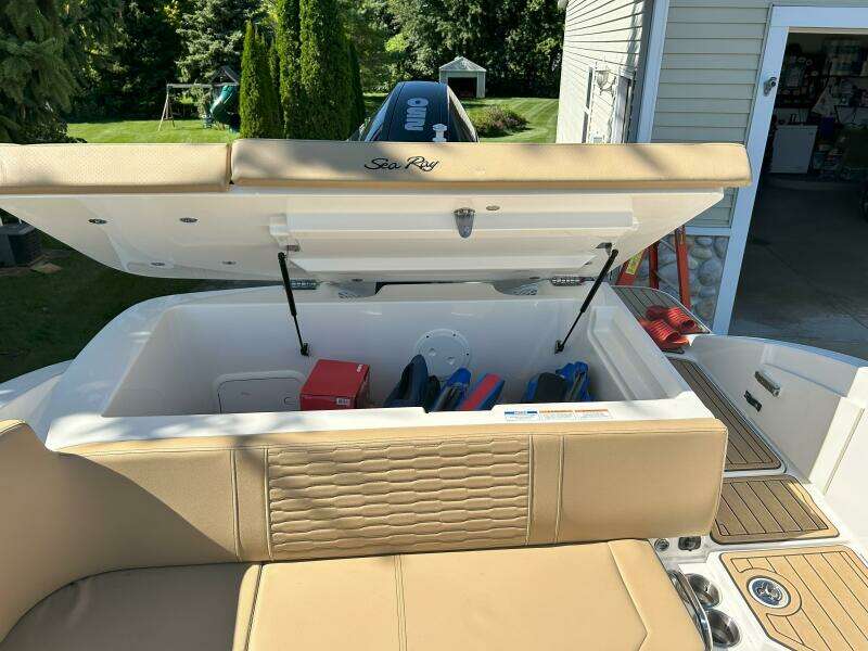 23ft Sea Ray Yacht For Sale