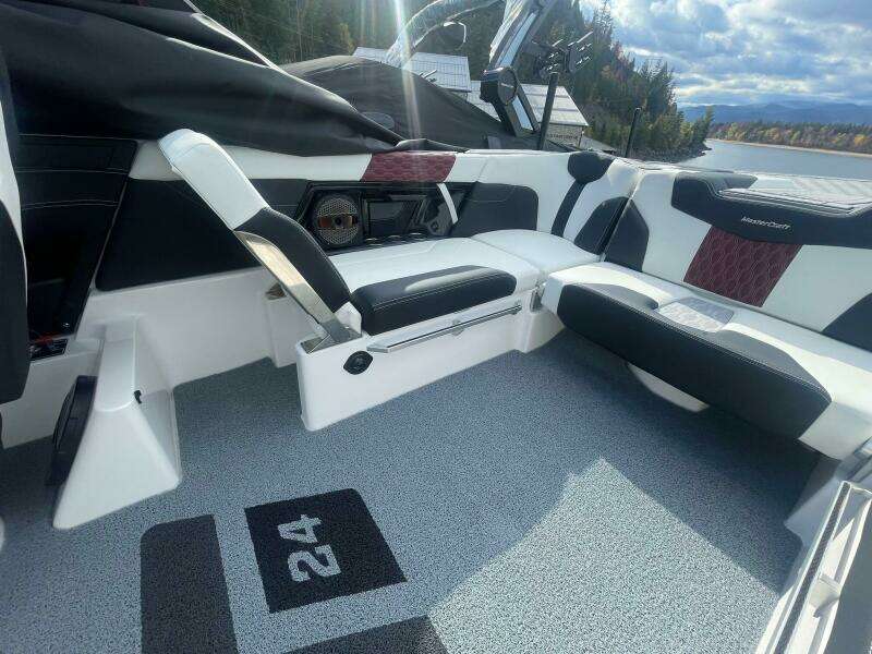 24ft Mastercraft Yacht For Sale