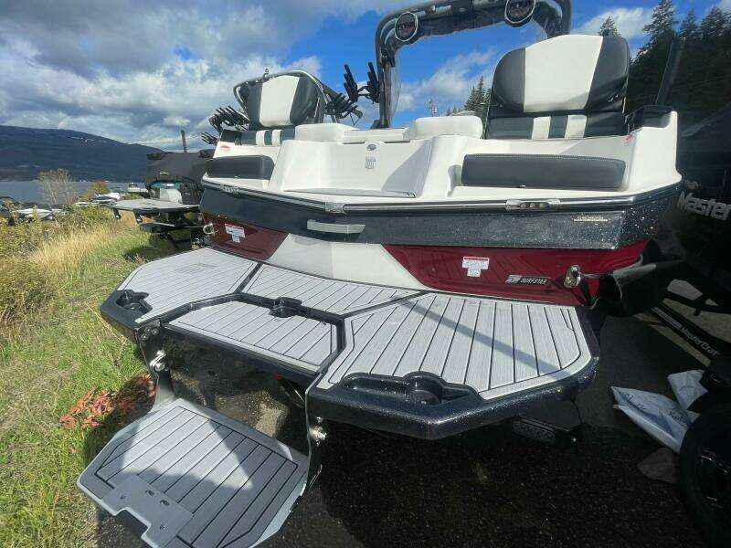 24ft Mastercraft Yacht For Sale